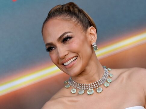 jennifer-lopez-comemora-aniversario-na-turquia-e-lanca-musica