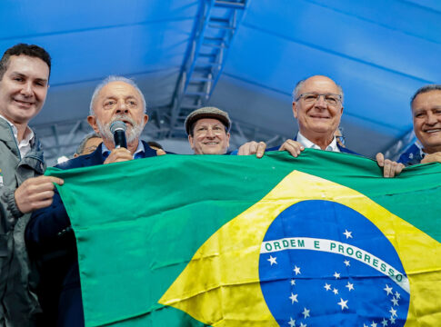 lula-diz-que-alckmin-liga-para-eua,-mas-ninguem-quer-conversar-com-ele