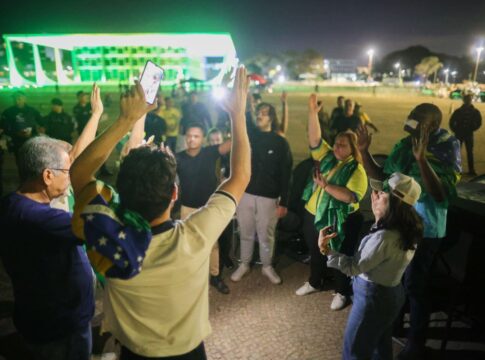 protesto-silencioso-de-deputado-pro-bolsonaro-registra-confusao.-video