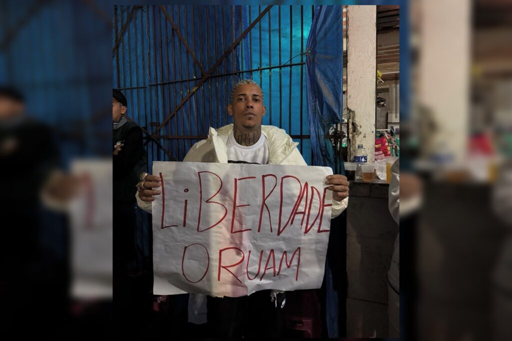 mc-poze-do-rodo-protesta-pela-liberdade-de-oruam:-“mc-nao-e-bandido”