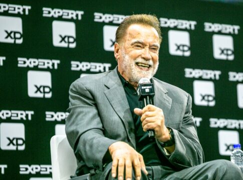 hasta-la-vista,-baby:-schwarzenegger-e-aclamado-por-faria-limers-em-sp