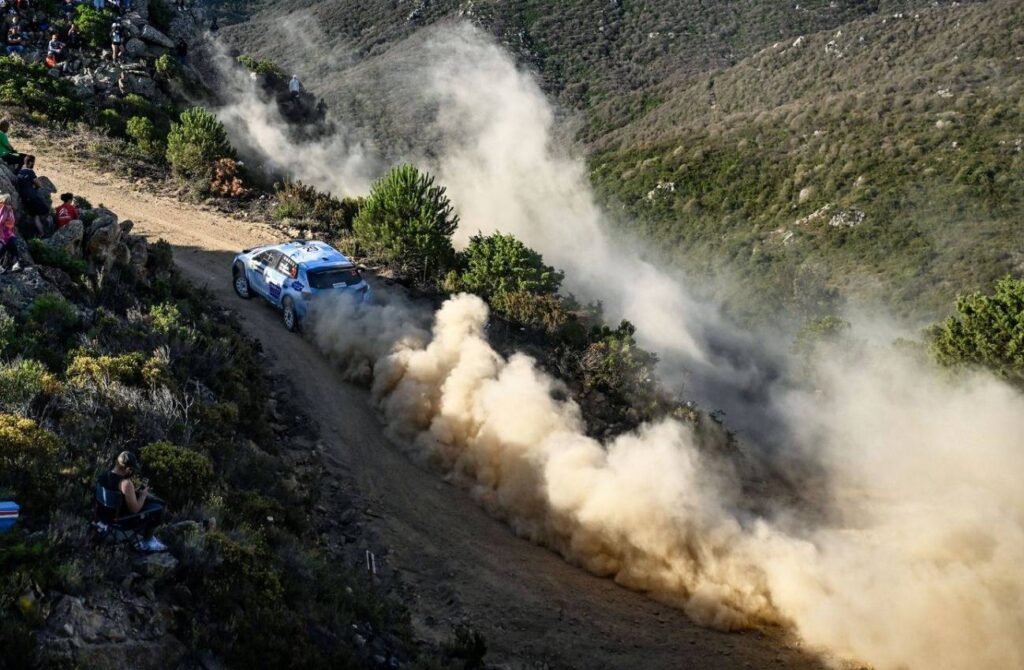 carro-desgovernado-mata-3-pessoas-durante-corrida-de-rali-na-franca