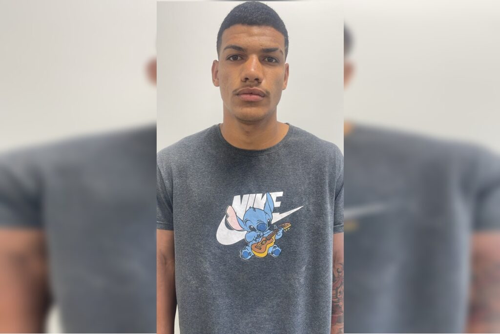 homem-com-mais-de-20-passagens-e-preso-apos-roubar-carro-de-pms