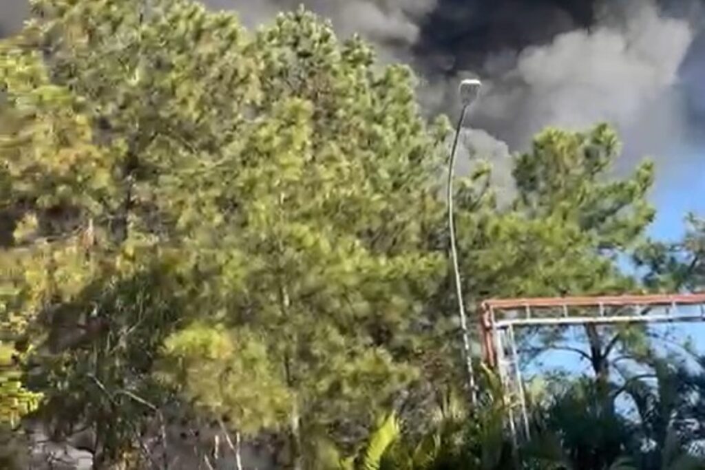bombeiros-controlam-incendio-em-fabrica-de-embalagem-de-guarulhos