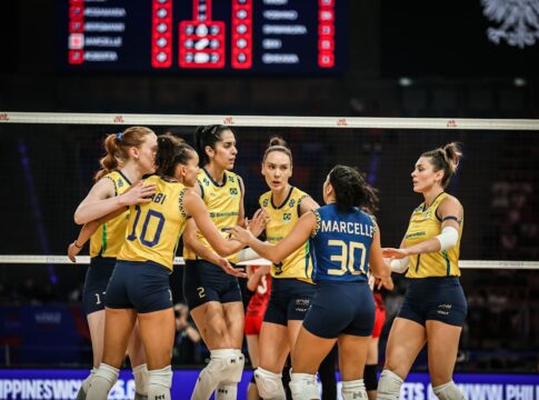 volei:-brasil-vence-japao-no-tie-break-e-vai-a-final-contra-a-italia