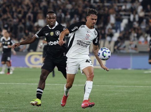 brasileirao:-com-gol-de-memphis,-corinthians-empata-com-botafogo