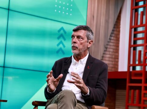 “casos-de-hiv-cairao-em-2025”,-avalia-diretor-do-ministerio-da-saude