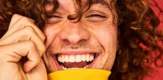 saiba-quais-sao-os-alimentos-que-mais-escurecem-os-dentes