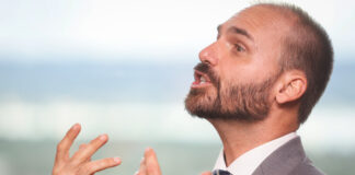 eduardo-bolsonaro-dispara-criticas-apos-fala-de-tarcisio-sobre-tarifas