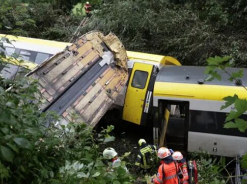 acidente-de-trem-deixa-ao-menos-tres-mortos-na-alemanha