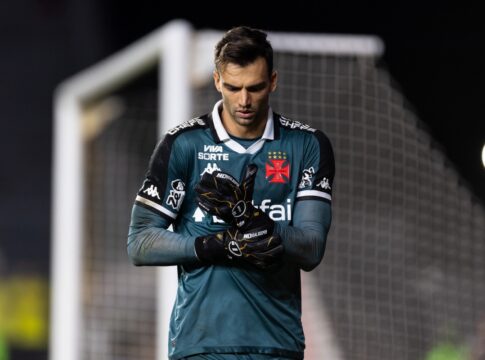 diniz-detona-arbitro-apos-expulsao-de-leo-jardim-em-empate-com-inter
