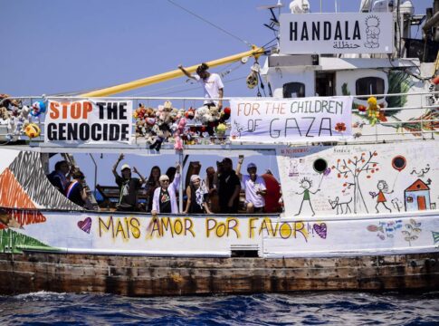 apos-interceptacao,-barco-de-ativistas-pro-palestinos-chega-a-israel