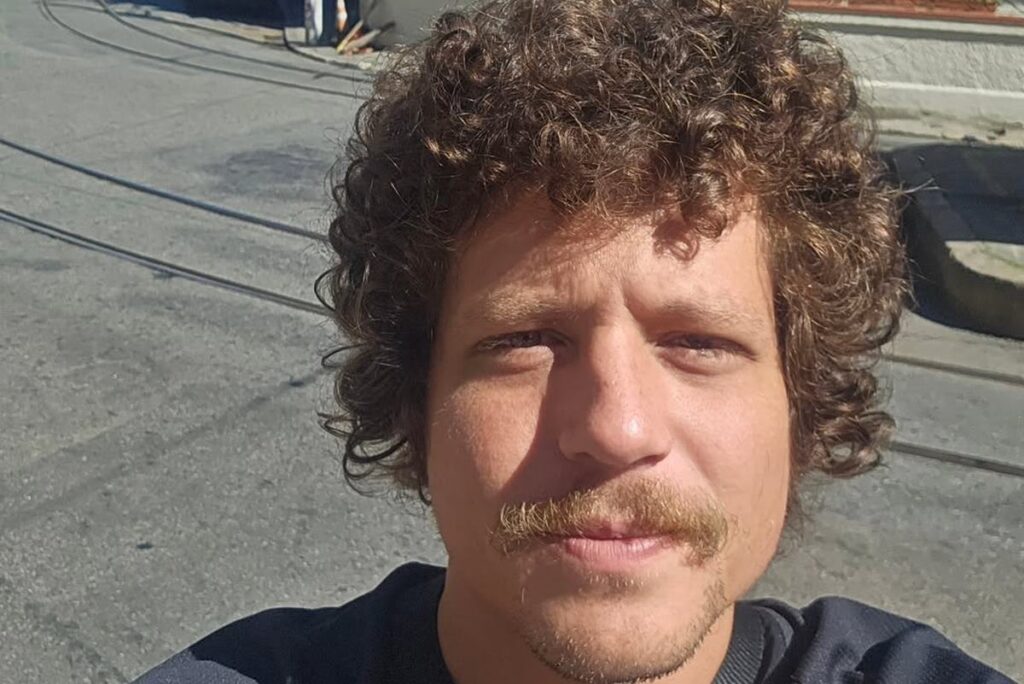 filho-de-cassia-eller-posta-foto-em-clima-de-romance-com-atriz