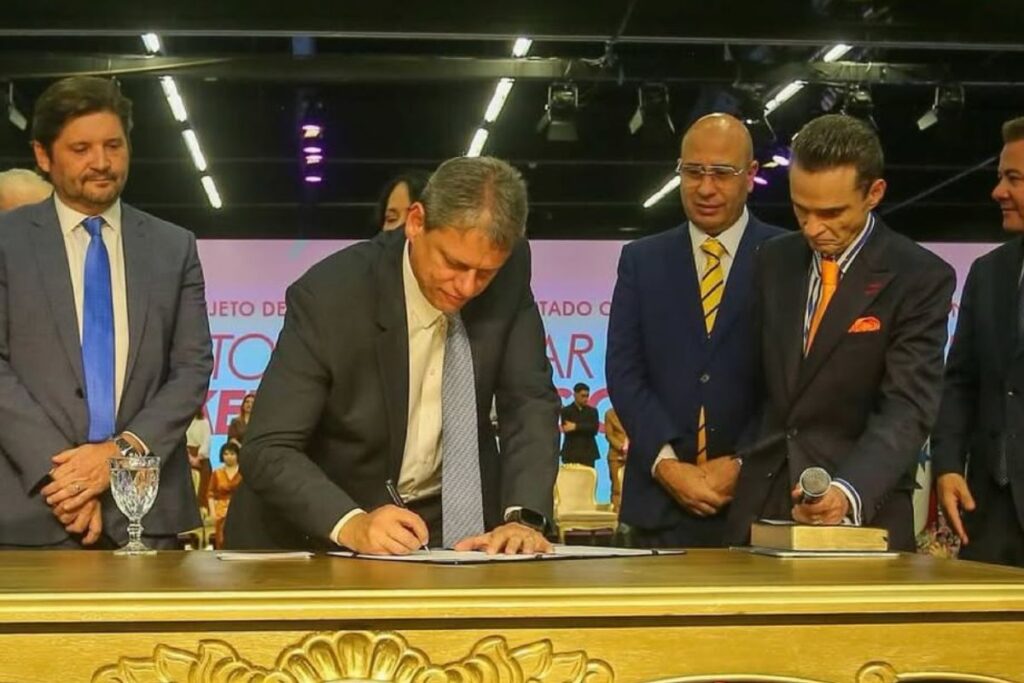 tarcisio-mira-evangelicos-e-cola-em-pastor-ligado-a-eduardo-cunha
