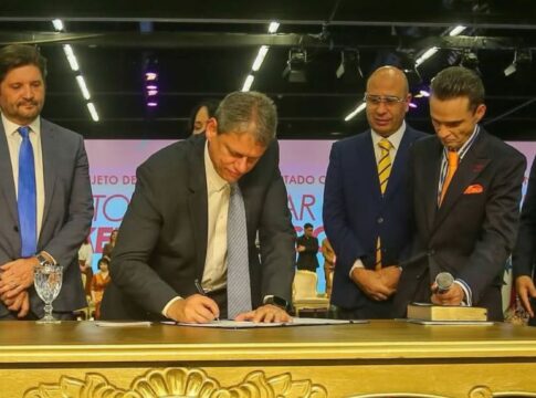 tarcisio-mira-evangelicos-e-cola-em-pastor-ligado-a-eduardo-cunha