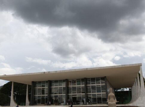 moraes-proibe-uso-de-farda-por-reus-em-depoimento-sobre-golpe