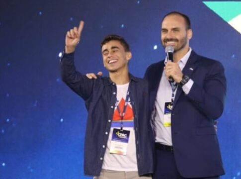 “triste-ver-a-que-ponto-o-nikolas-chegou”,-desabafa-eduardo-bolsonaro