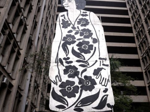  escultura-de-marielle-franco-com-11-metros-de-altura-e-exposta-no-rio