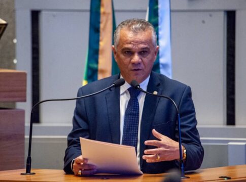 deputado-pede-aval-do-stf-para-fazer-culto-na-praca-dos-tres-poderes