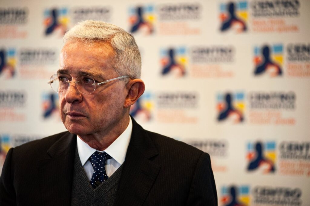 justica-declara-ex-presidente-da-colombia-culpado-em-caso-de-suborno