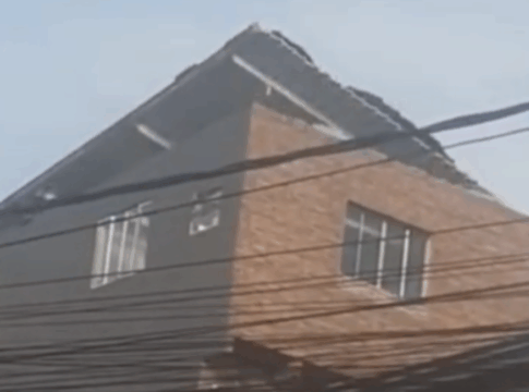 ventos-fortes-arrancam-telhado-de-casa-na-grande-sao-paulo.-veja-video