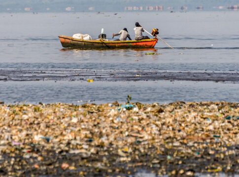 pescadores-tiram-46-toneladas-de-lixo-em-baias-de-guanabara-e-sepetiba