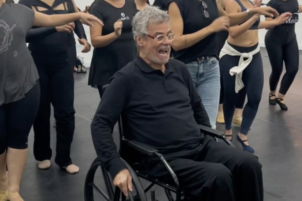 carlinhos-de-jesus-revela-diagnostico-e-explica-cadeira-de-rodas