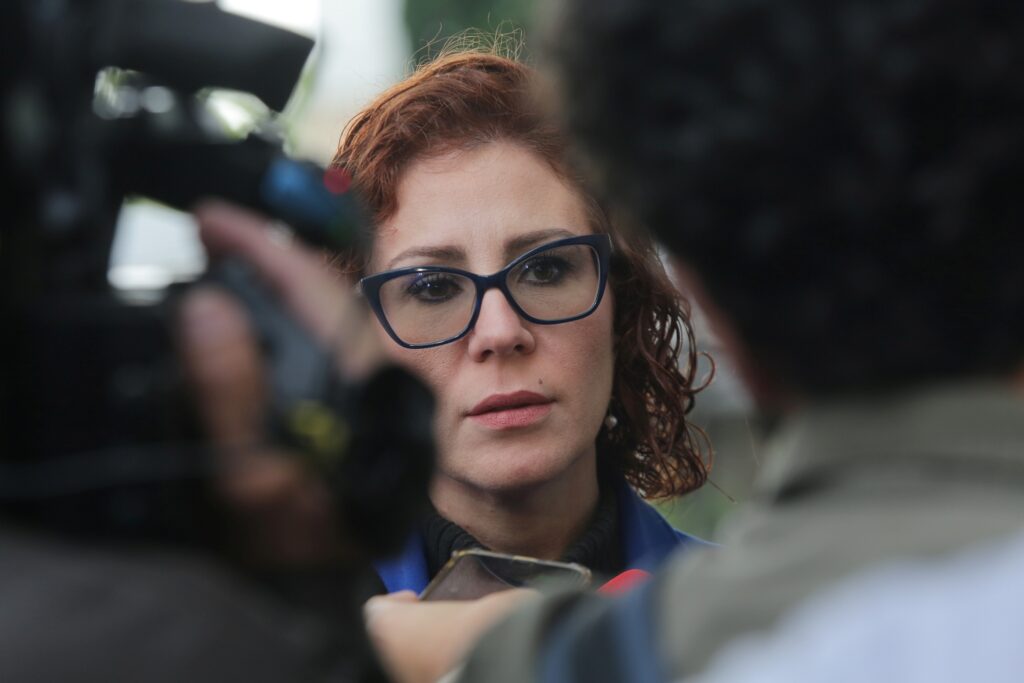 zambelli:-“fico-tranquila-de-me-entregar-as-autoridades”;-video