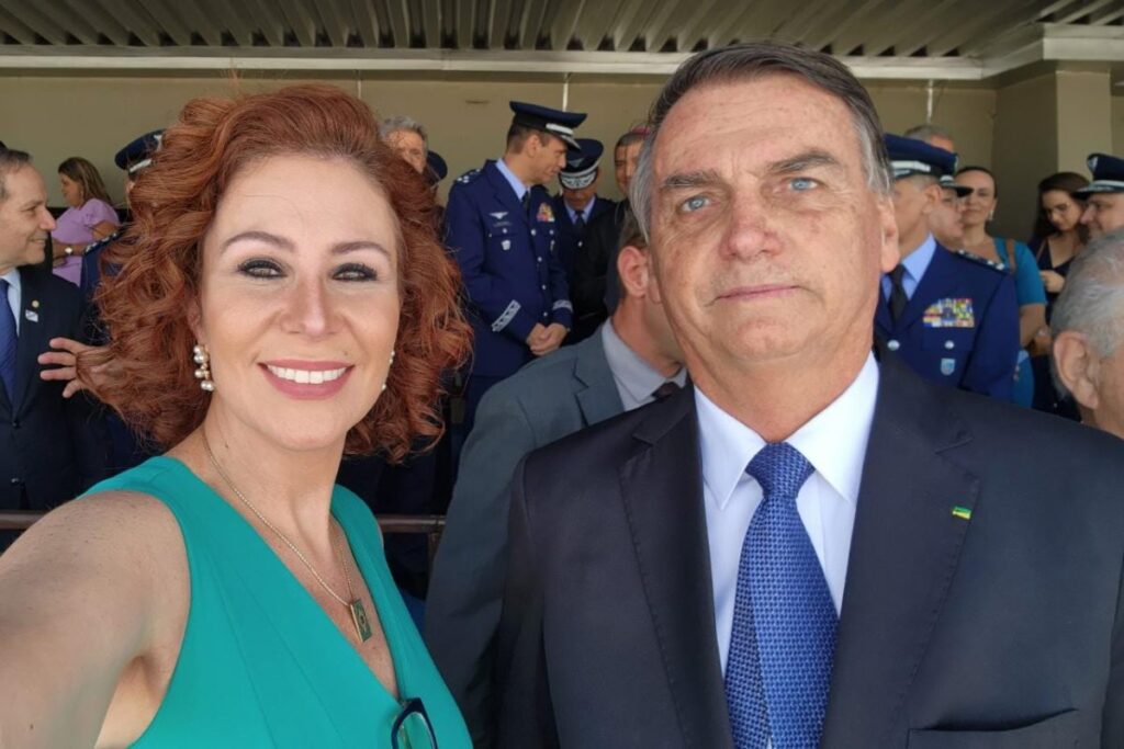 “e-muita-perseguicao”,-reagiu-bolsonaro-ao-saber-da-prisao-de-zambelli
