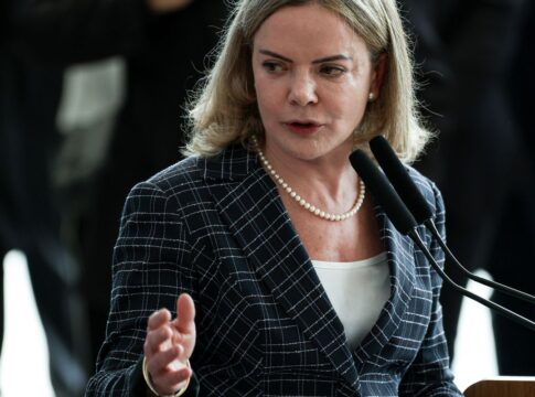 gleisi-diz-que-sancao-dos-eua-a-moraes-tem-repudio-total-do-governo