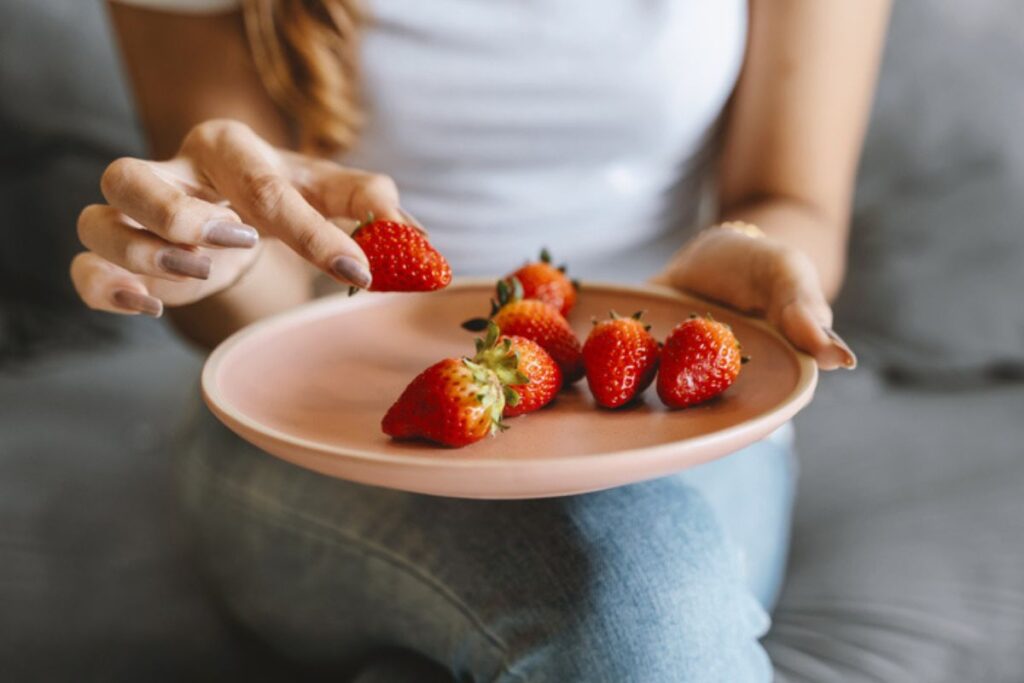 fruta-do-amor:-como-usar-o-morango-na-dieta-para-emagrecer-com-saude