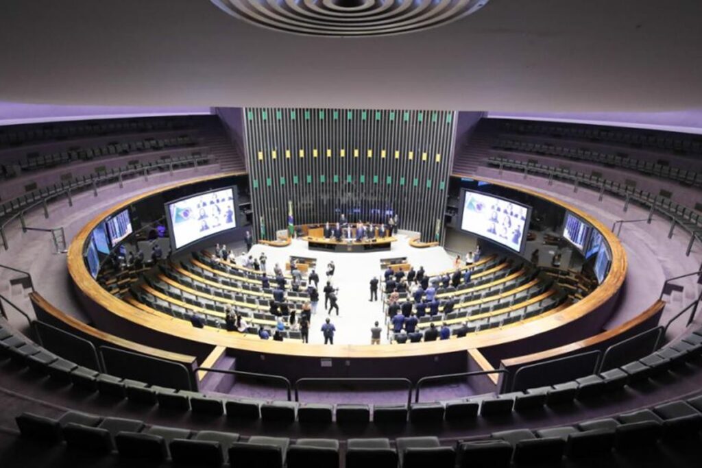 camara-declara-perda-do-mandato-de-sete-deputados-federais