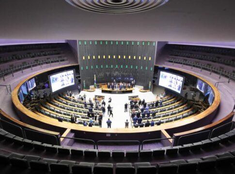 camara-declara-perda-do-mandato-de-sete-deputados-federais