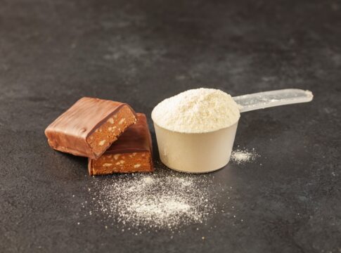 whey-protein-em-po,-bebida-ou-barrinha?-saiba-qual-e-a-melhor-opcao