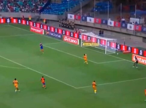 veja-gol-contra-bizarro-marcado-por-atacante-na-copa-do-brasil