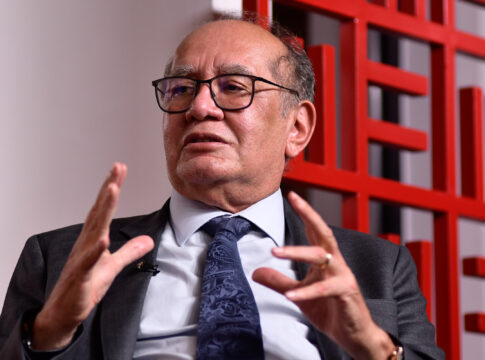 gilmar-mendes-defende-moraes-no-x-e-e-ameacado-por-paulo-figueiredo