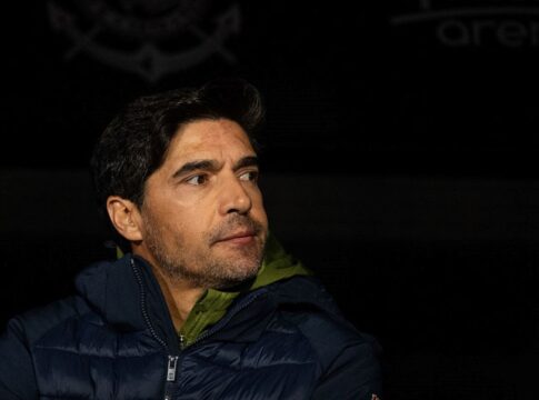 abel-critica-arbitragem-em-jogo-contra-o-corinthians:-“e-frustrante”