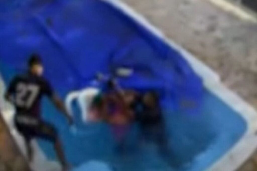 pais-pulam-em-piscina-e-salvam-bebe-de-7-meses-de-se-afogar