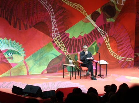 arnaldo-antunes-canta-e-recita-leminski-na-abertura-da-flip,-em-paraty