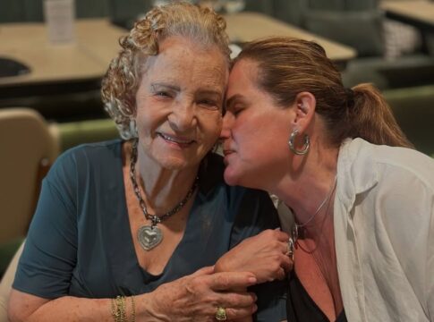 renata-ceribelli-emociona-ao-celebrar-os-93-anos-da-mae;-leia