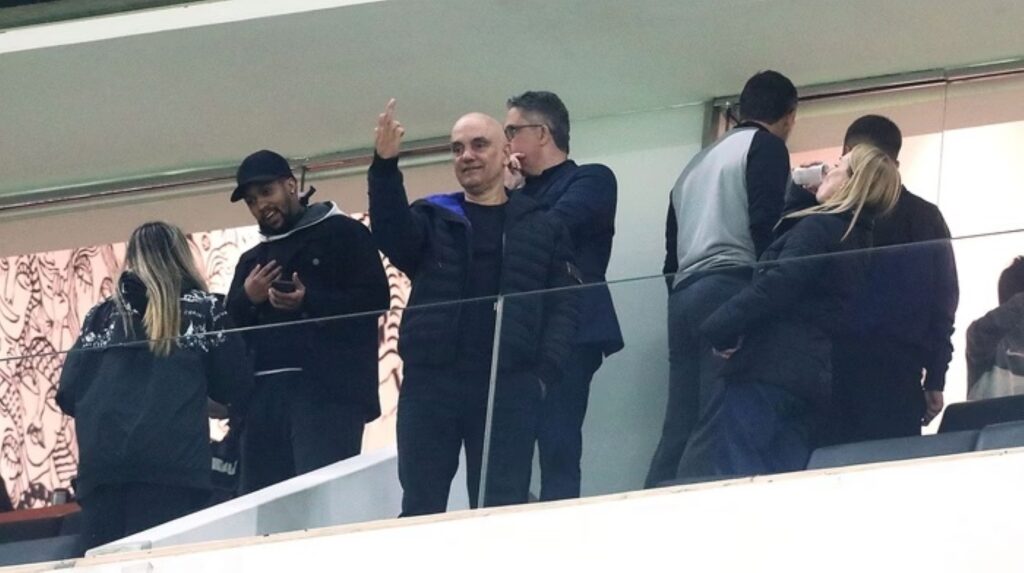 ex-ministro-do-stf-critica-gesto-de-moraes-em-estadio