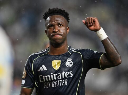 vini-jr.-nao-tem-pressa-para-renovar-com-o-real-madrid,-diz-jornal