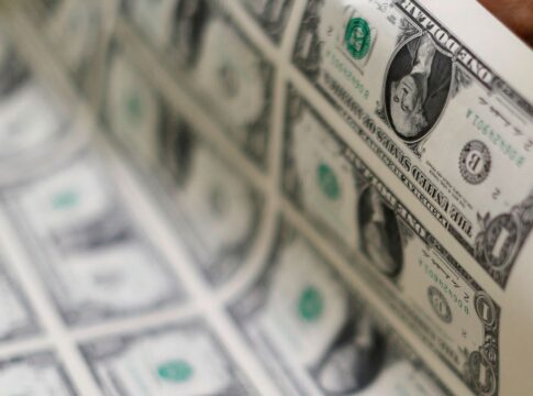 dolar-fecha-acima-de-r$-5,60-por-primeira-vez-em-quase-dois-meses
