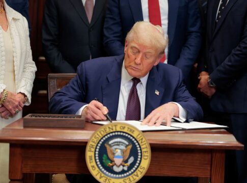 tarifaco:-trump-eleva-taxas-para-dezenas-de-paises.-veja-lista