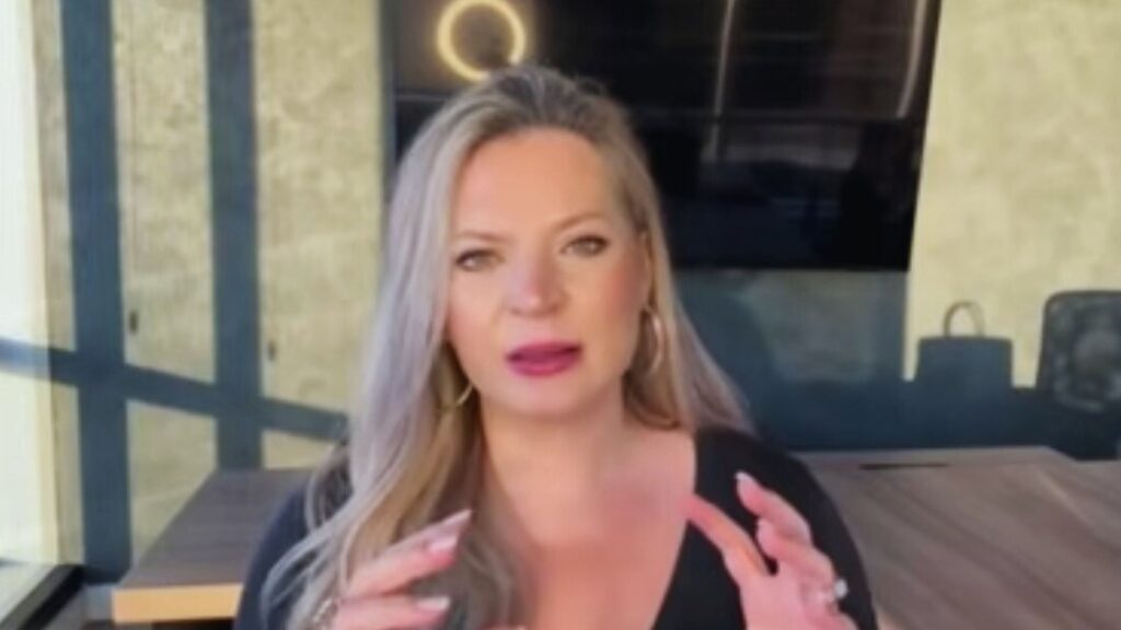 em-nova-entrevista,-joice-volta-a-carga-contra-bolsonaro