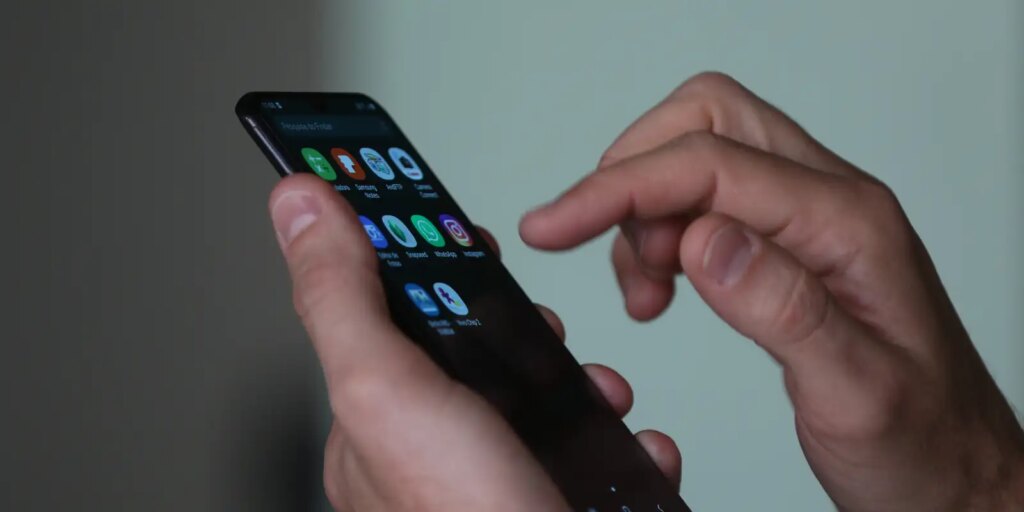 mais-de-300-celulares-sao-apreendidos-em-mercado-popular-do-rio