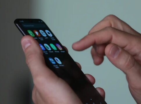 mais-de-300-celulares-sao-apreendidos-em-mercado-popular-do-rio