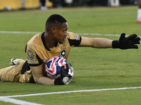jornalista-aponta-proposta-do-west-ham-por-estrela-do-botafogo;-veja