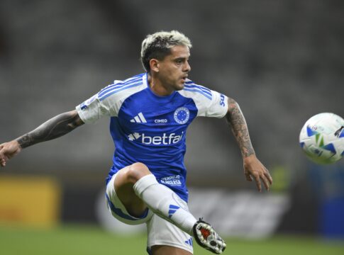 cruzeiro-confirma-lesao-de-fagner-apos-lance-com-pottker.-confira