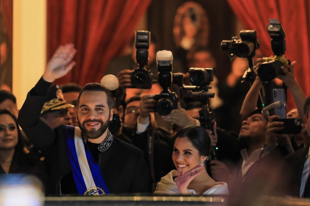 bukele-esta-seguindo-o-mesmo-caminho-de-hugo-chavez,-diz-ong